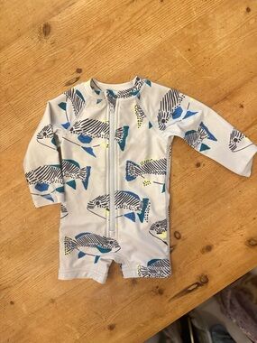 Tea Collection White Long-Sleeve Rashguard One-Piece with Blue Fish Print